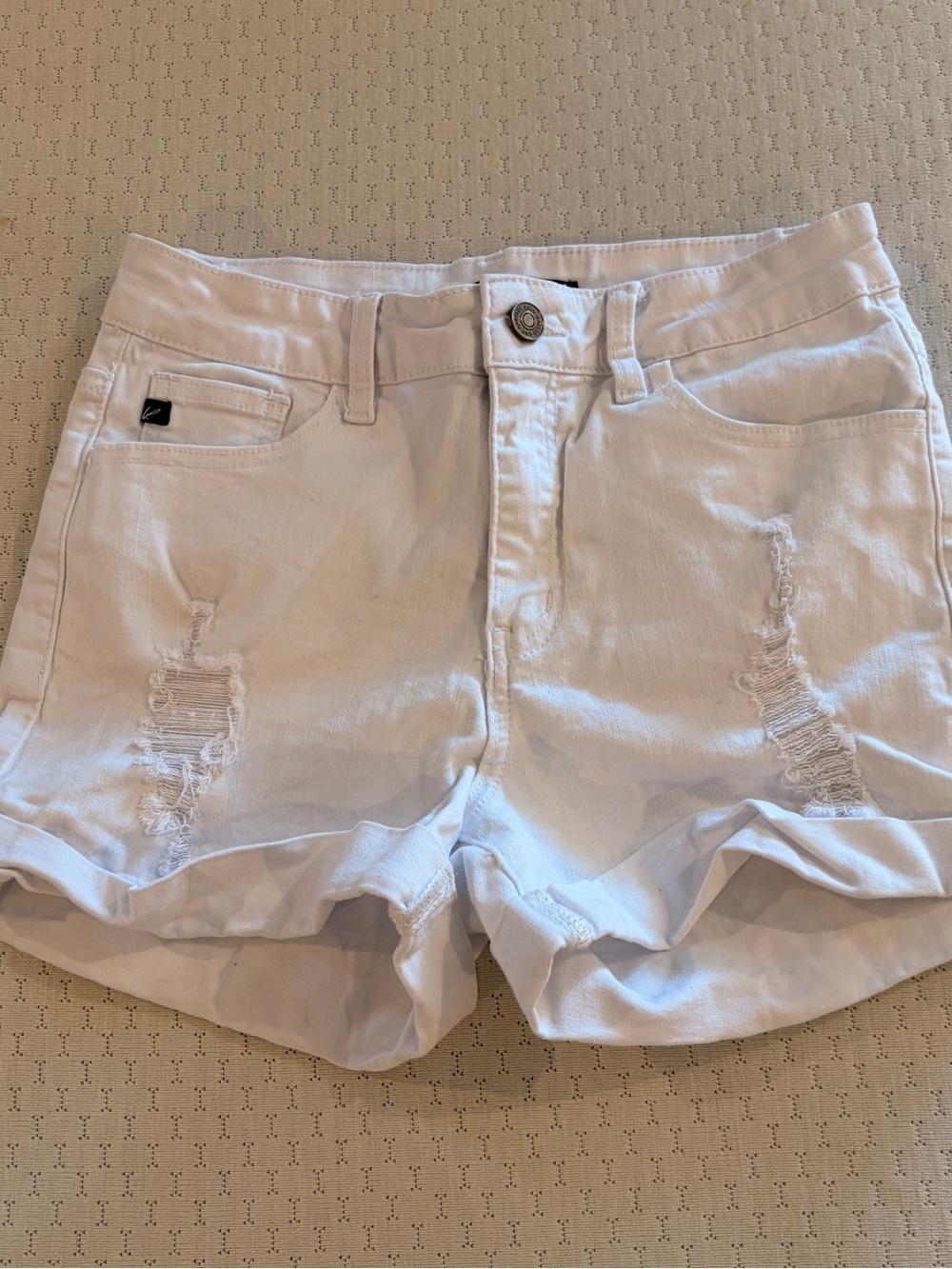 KanCan Women’s Size 7, waist 27”White Distressed Rolled-Hem Jean Shorts